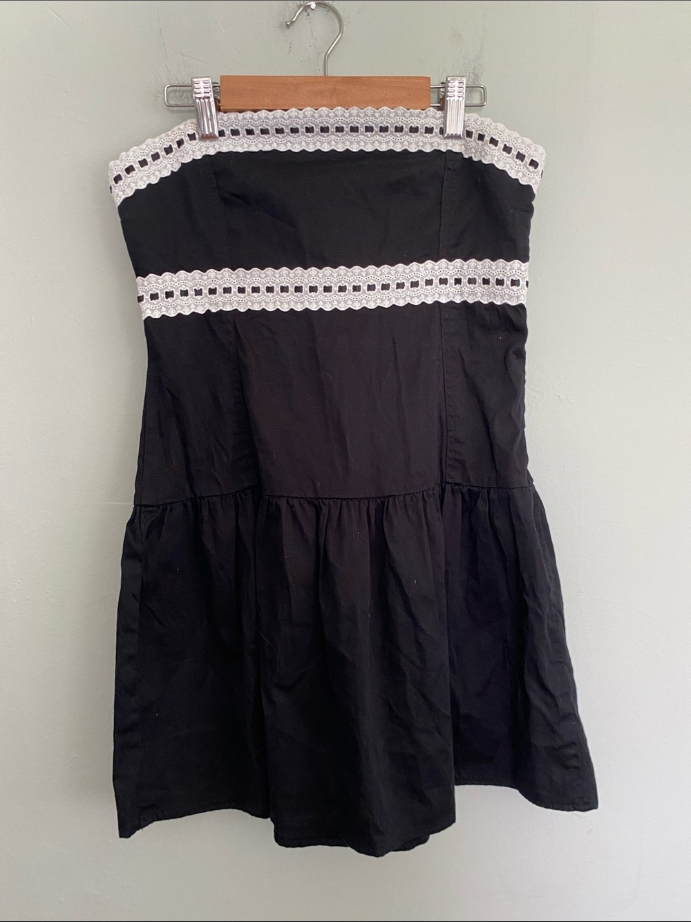 Forever 21 Black Strapless Mini Dress with White Lace Detail Size Medium